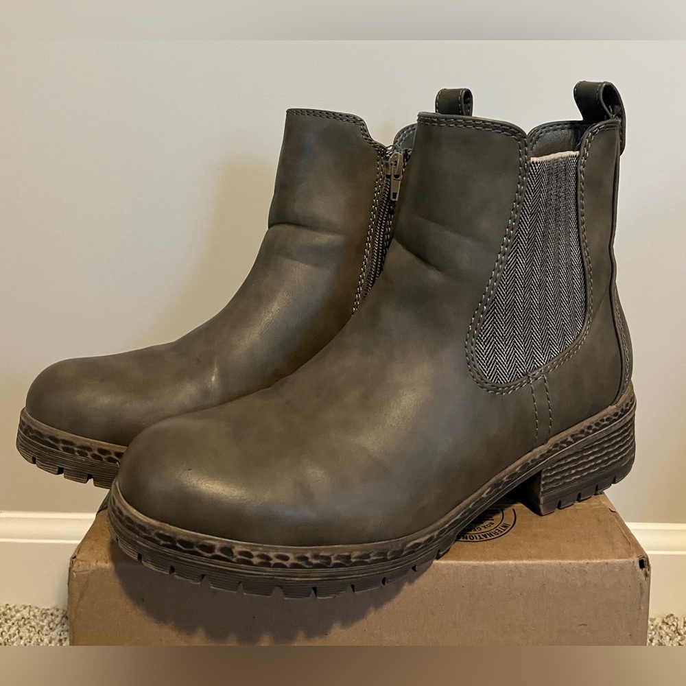 Maurices Anna Ankle Boot Gray Size 9.5